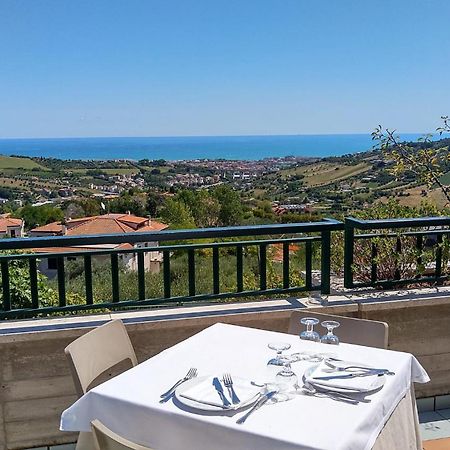 אקווביבה פיצ'נה Hotel Ristorante Il Grillo מראה חיצוני תמונה