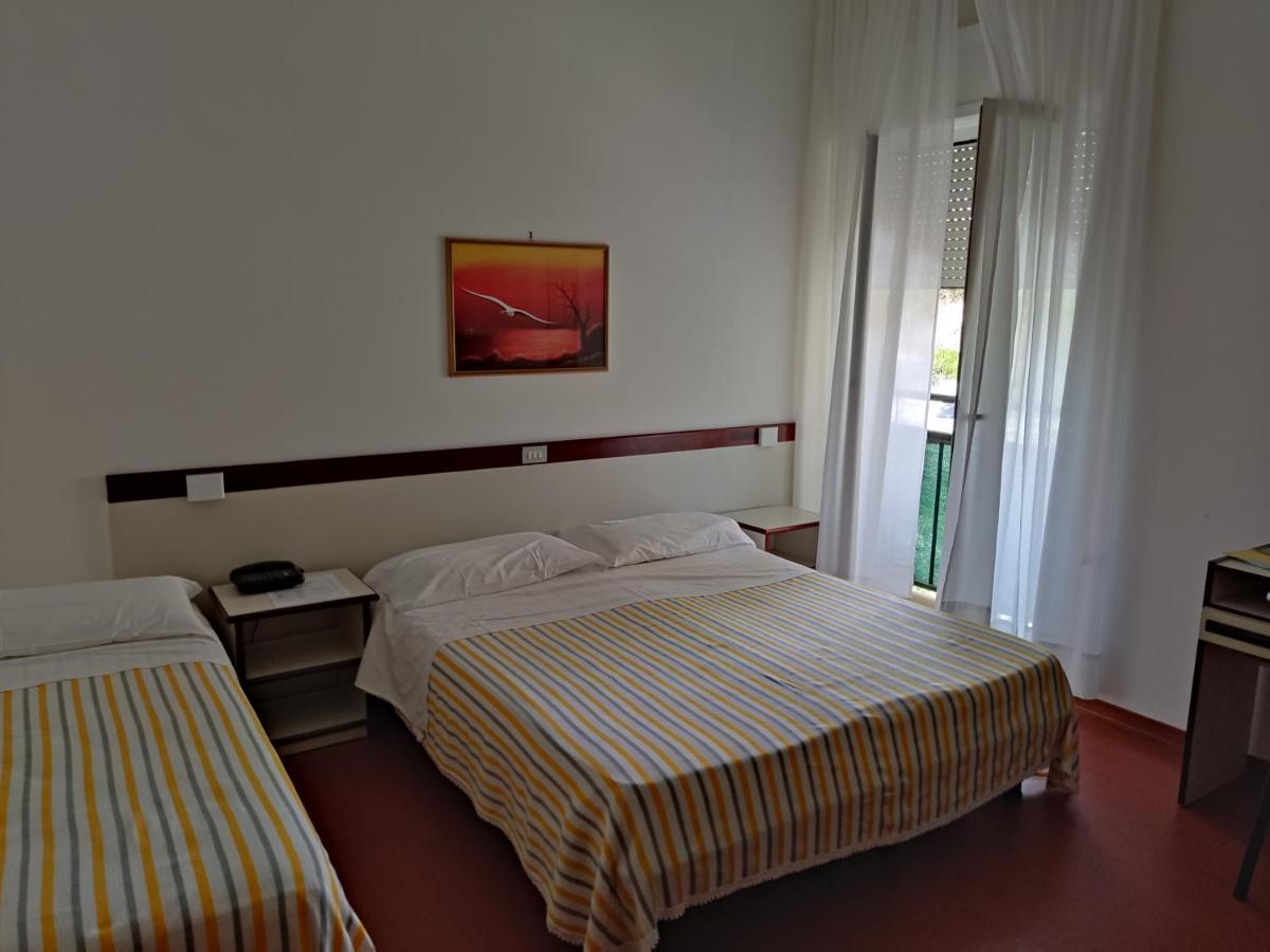 אקווביבה פיצ'נה Hotel Ristorante Il Grillo מראה חיצוני תמונה