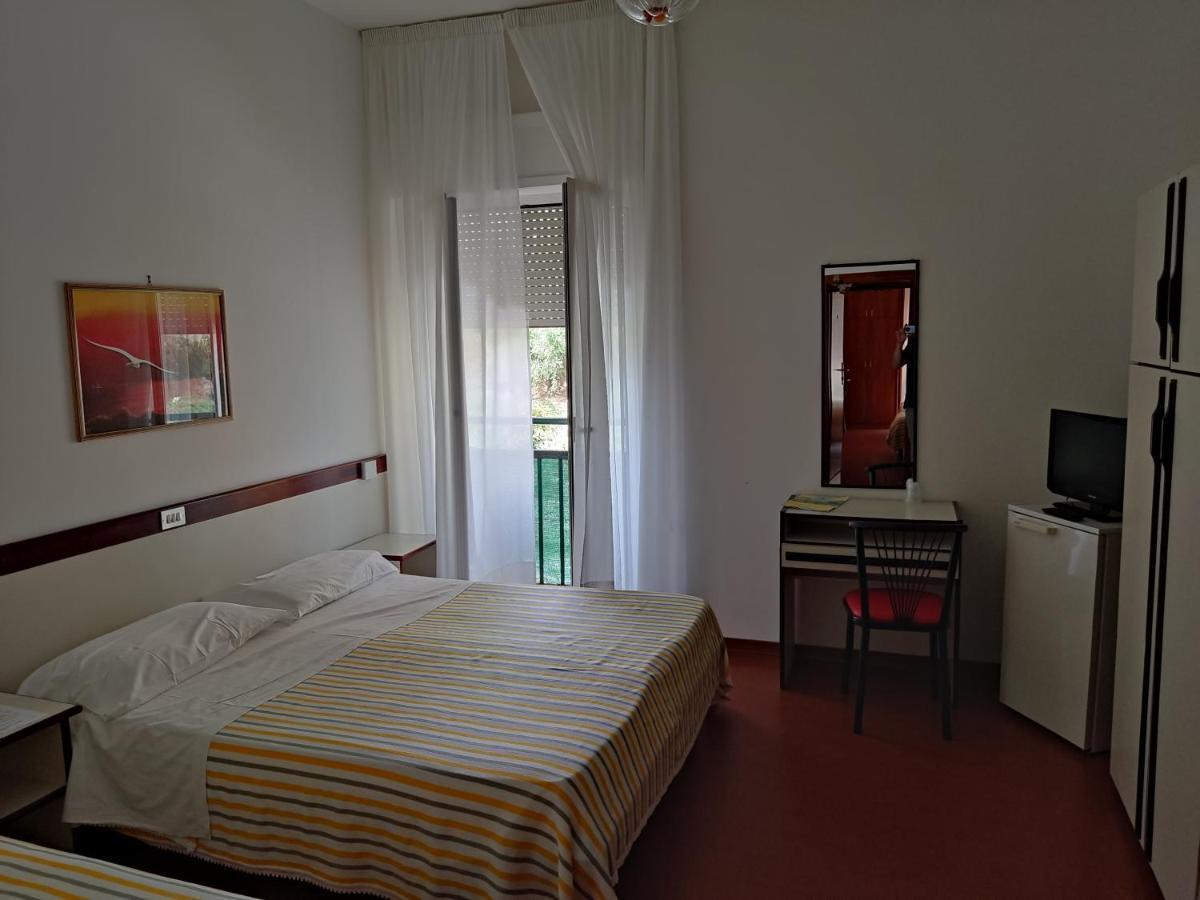 אקווביבה פיצ'נה Hotel Ristorante Il Grillo מראה חיצוני תמונה