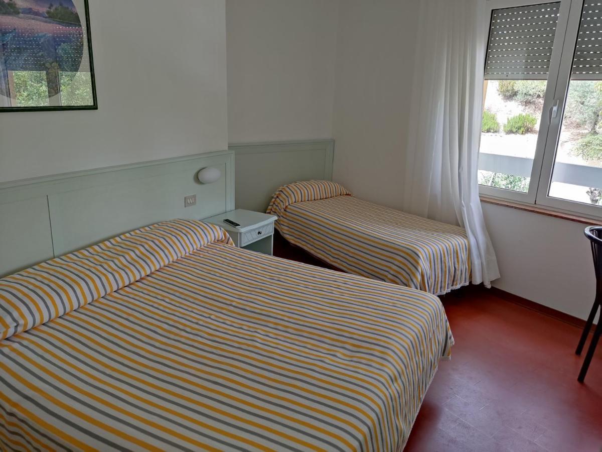 אקווביבה פיצ'נה Hotel Ristorante Il Grillo מראה חיצוני תמונה