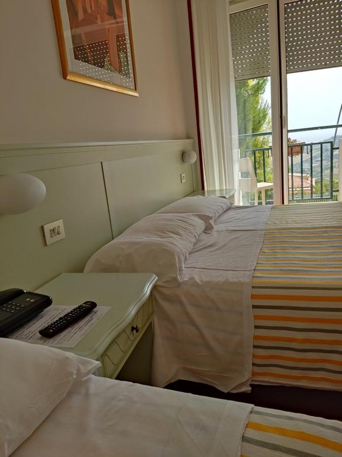 אקווביבה פיצ'נה Hotel Ristorante Il Grillo מראה חיצוני תמונה