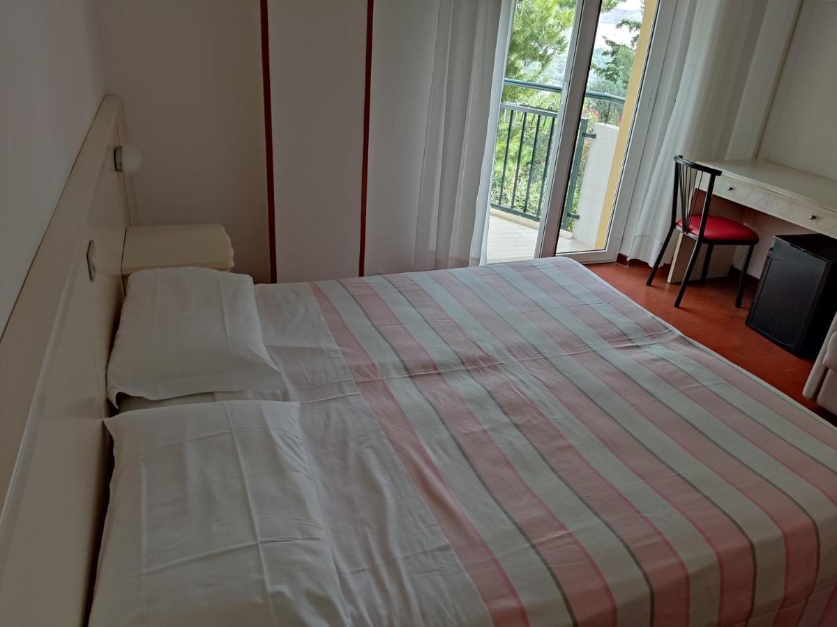 אקווביבה פיצ'נה Hotel Ristorante Il Grillo מראה חיצוני תמונה
