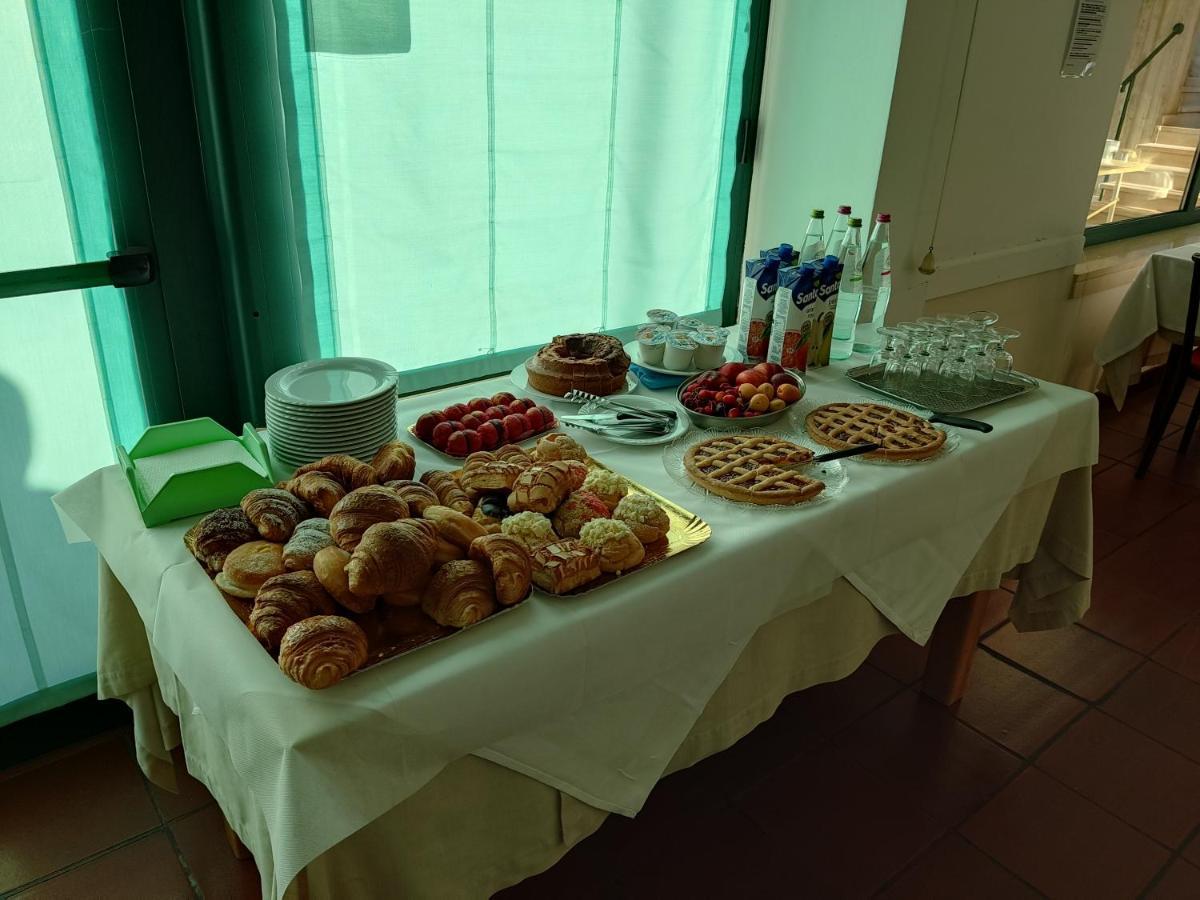אקווביבה פיצ'נה Hotel Ristorante Il Grillo מראה חיצוני תמונה