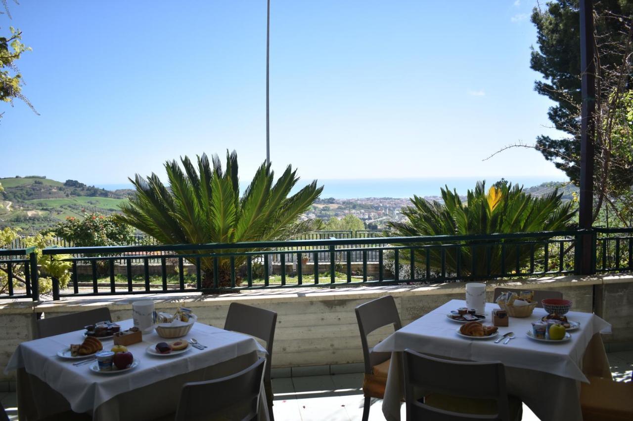 אקווביבה פיצ'נה Hotel Ristorante Il Grillo מראה חיצוני תמונה