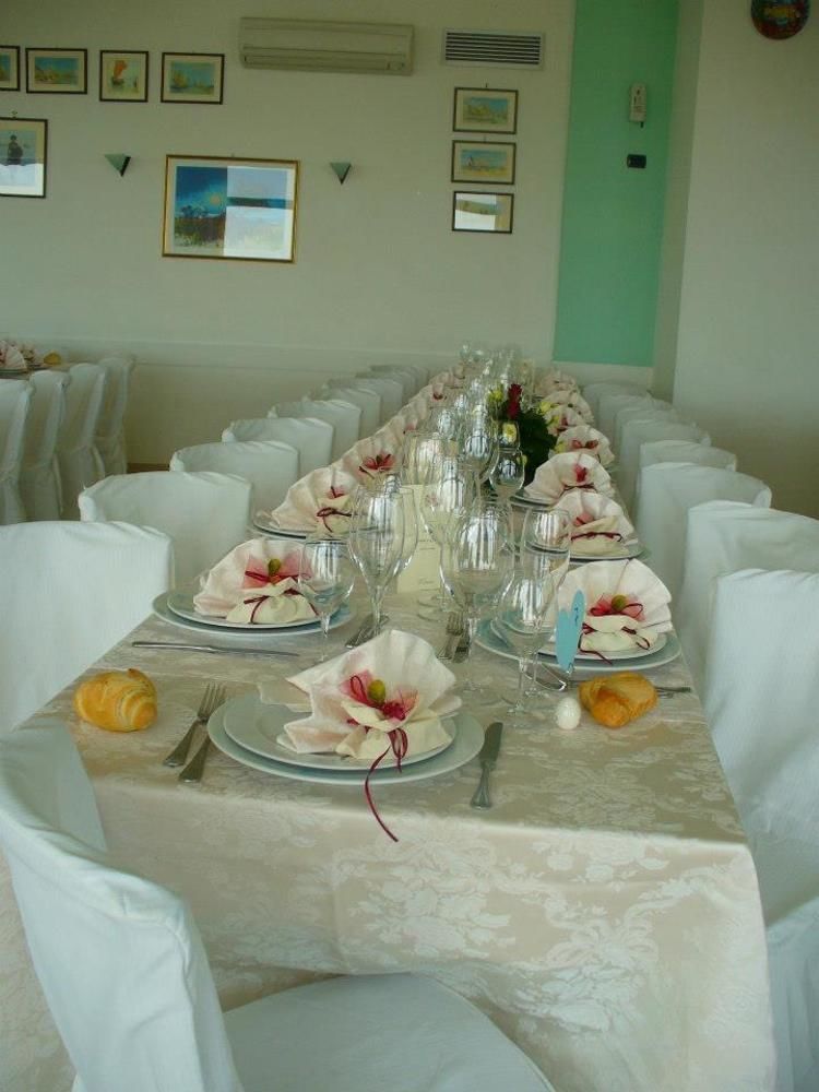 אקווביבה פיצ'נה Hotel Ristorante Il Grillo מראה חיצוני תמונה