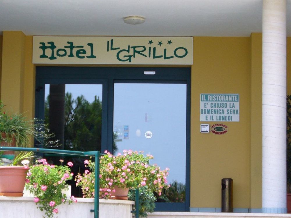 אקווביבה פיצ'נה Hotel Ristorante Il Grillo מראה חיצוני תמונה