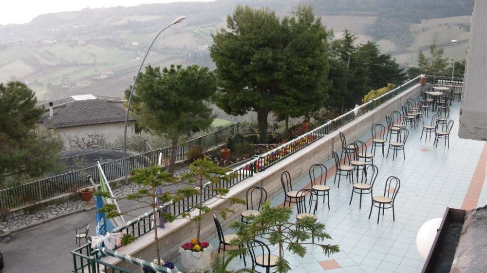 אקווביבה פיצ'נה Hotel Ristorante Il Grillo מראה חיצוני תמונה